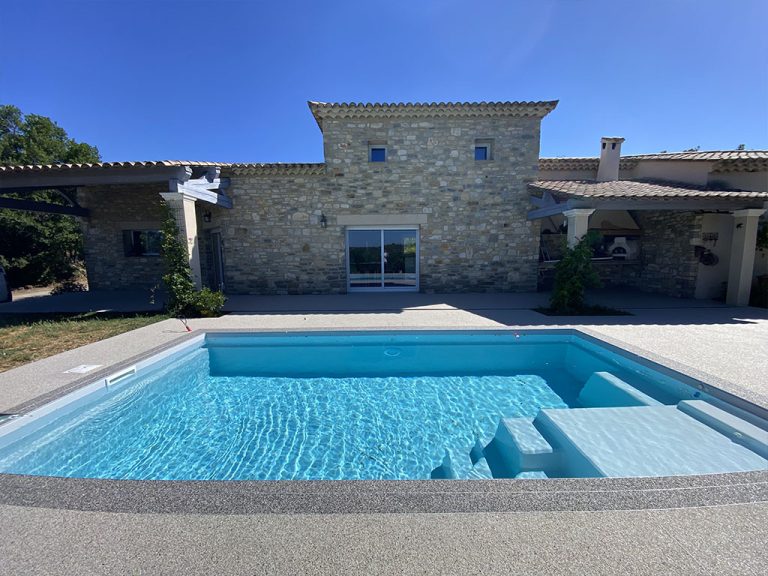 moquette de pierre piscine