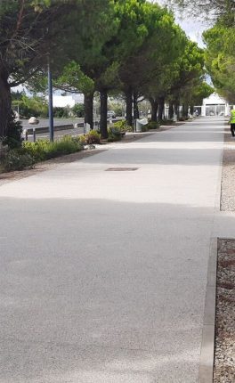 Allée en résine perméable par des expositions de Montpellier