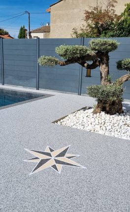 Résineo plage de piscine avec motif